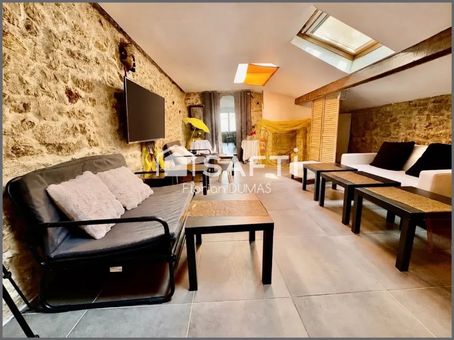 Salon lumineux d'un bien immobilier près de Valence